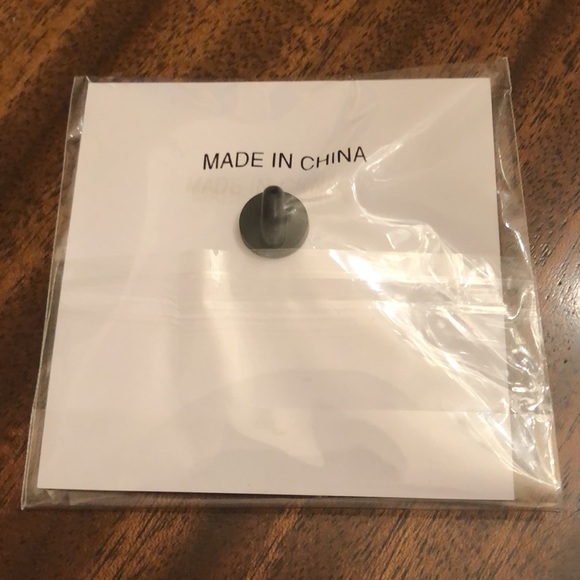 NWT Nike Collectable Pin Set - Picture 4 of 12